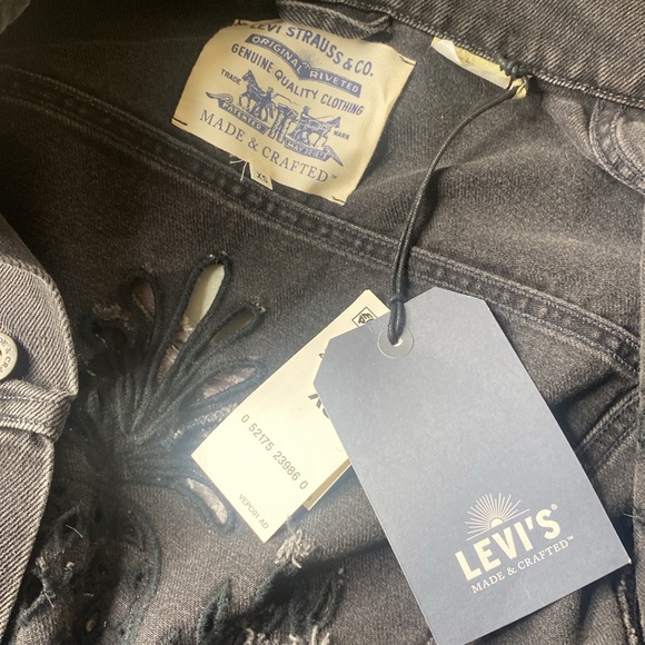 Levi’s Jean Jacket - Picture 6 of 6